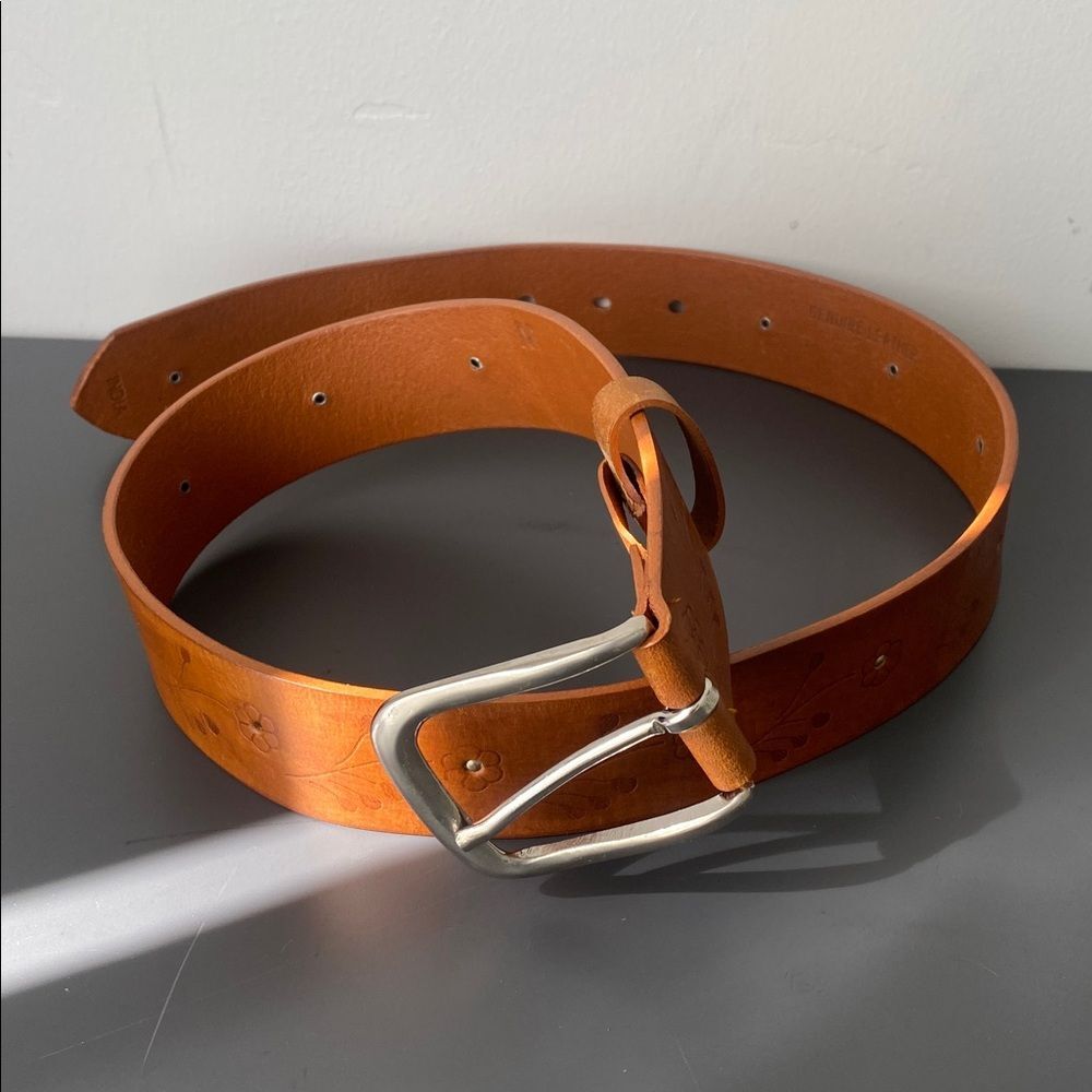 Brown Leather Belt Floral Embossed w/ Studs Sz M Boho Cottage Western Granola